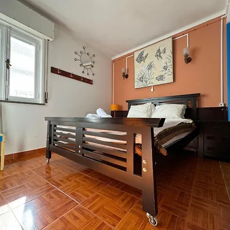 Lagos Central Hostel דירה *