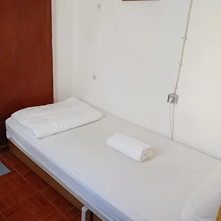 Lagos Central Hostel * לאגוּ‏ש