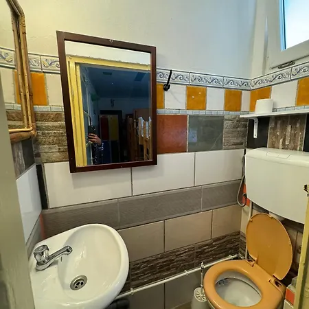 Lagos Central Hostel לאגוּ‏ש